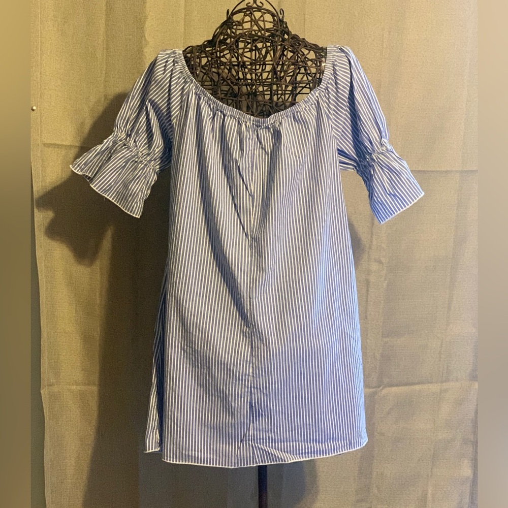 Haute Fox Off The Shoulder Stripes Shift Blue Dress. Size XL
SKU 099